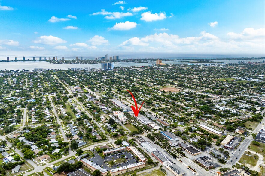 More Photos Of 810 Park Ave, West Palm Beach Storefront For Sale