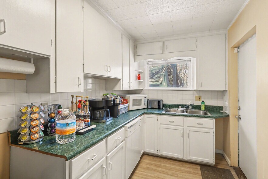 More Photos Of 1031 N Washington Ave, Lansing Office For Sale