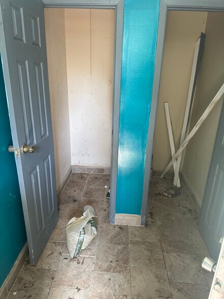 More Photos Of 207-209 Carl St, Leesville Apartments For Sale