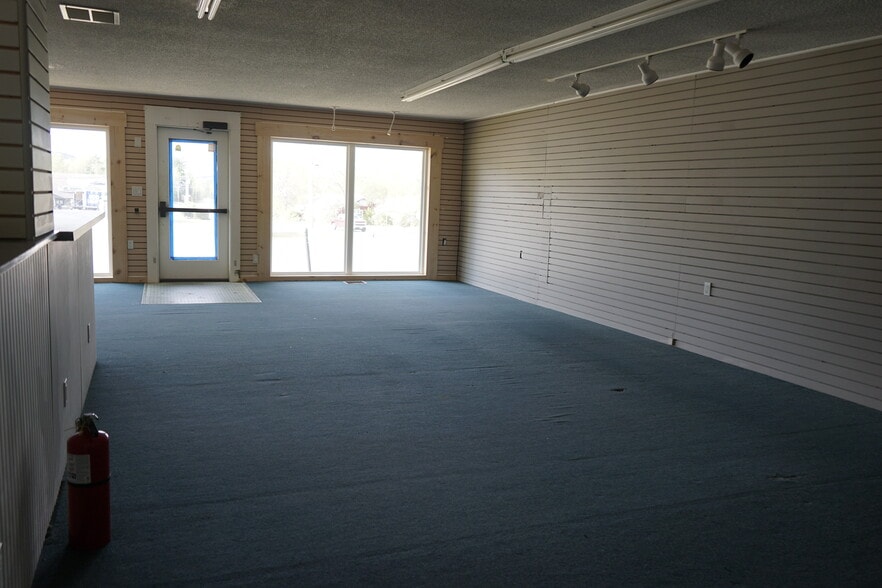 More Photos Of 12 Southmayd St, Campton Freestanding For Sale