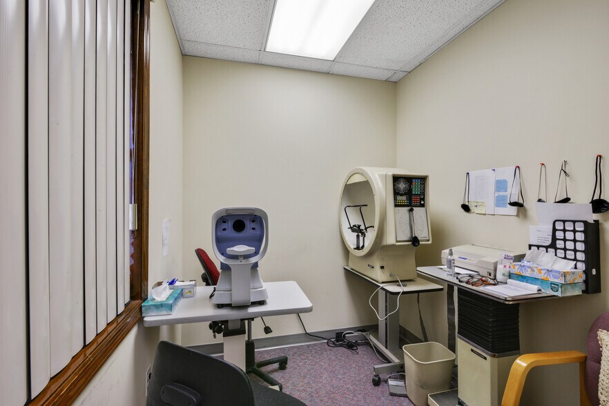 More Photos Of 127 Chestnut St, Roselle Park Storefront For Sale