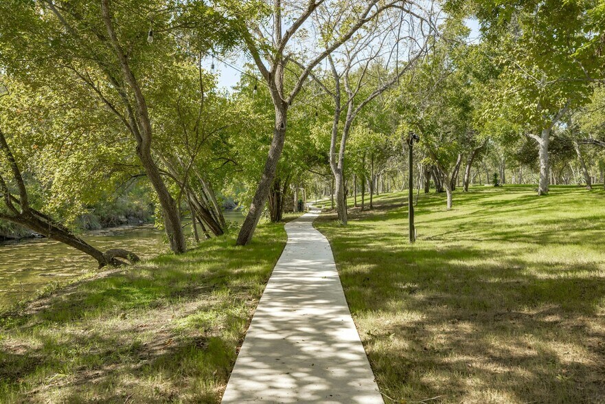 More Photos Of 1030 County Road 279, Liberty Hill Hotel For Sale