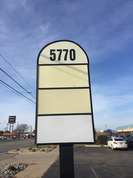 More Photos Of 5770 Highland Rd, Waterford Medical For Lease
