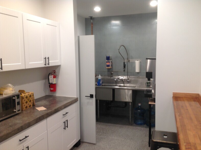 More Photos Of 4120 E Madison St, Phoenix Warehouse For Lease