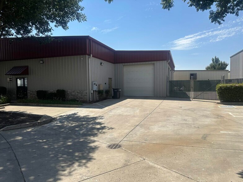 Primary Photo Of 1465 Atlanta Ct, Turlock Warehouse For Lease