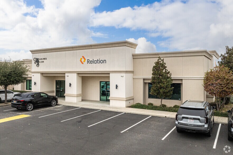 More Photos Of 1969 Hillman St, Tulare Office For Lease