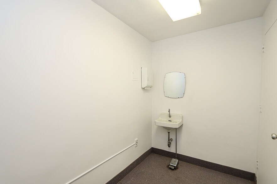 More Photos Of 520 Franklin Ave, Garden City Medical For Sale