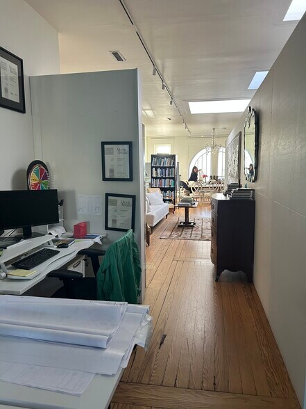 More Photos Of 302 King St, Charleston Storefront Retail Office For Lease