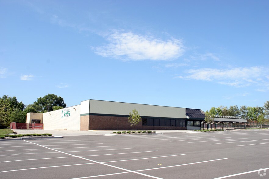 More Photos Of 8903 Page Ave, Overland Freestanding For Lease
