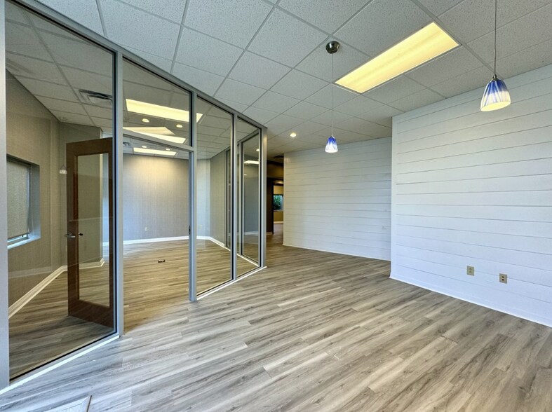 More Photos Of 15470 Endeavor Dr, Noblesville Warehouse For Lease