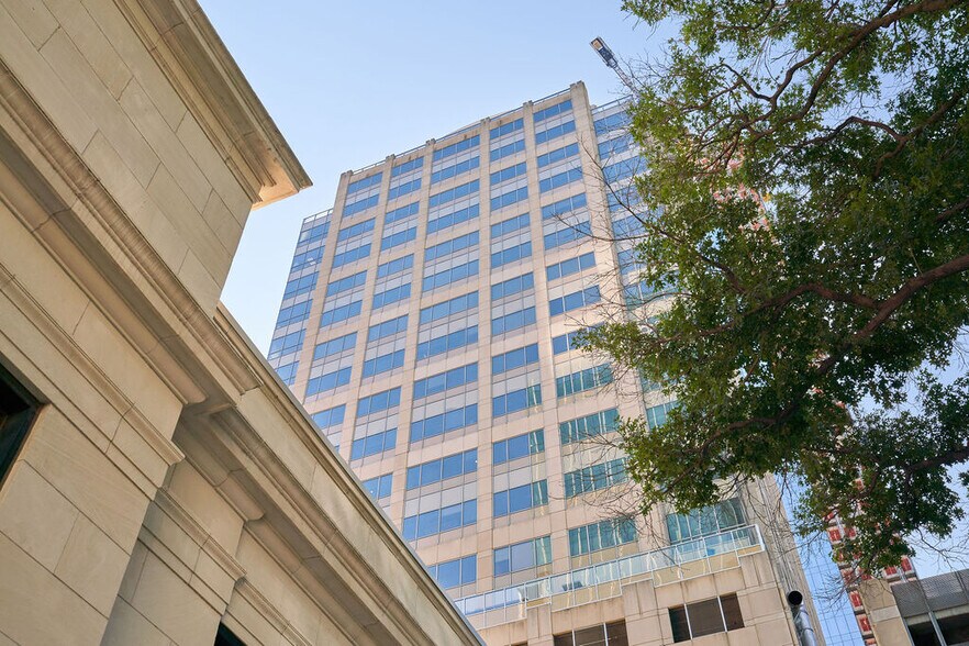 More Photos Of 300 W 6th St, Austin Office For Lease