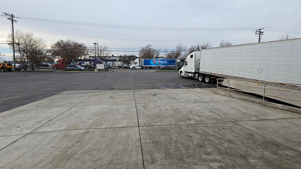 More Photos Of 7563 Reese Rd, Sacramento Warehouse For Lease
