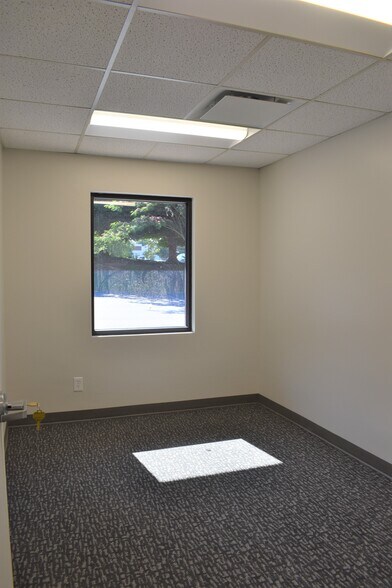 More Photos Of 210 13th Avenue Pl NW, Hickory Medical For Lease