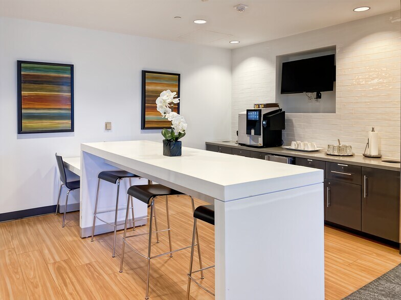 More Photos Of 111 W Ocean Blvd, Long Beach Coworking Space