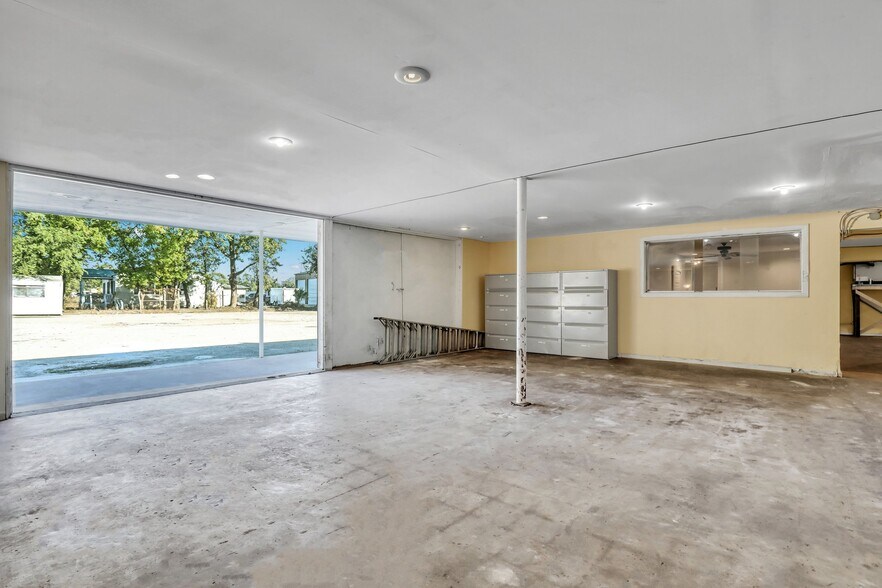 More Photos Of 4662 Rivers Ave, North Charleston Freestanding For Lease