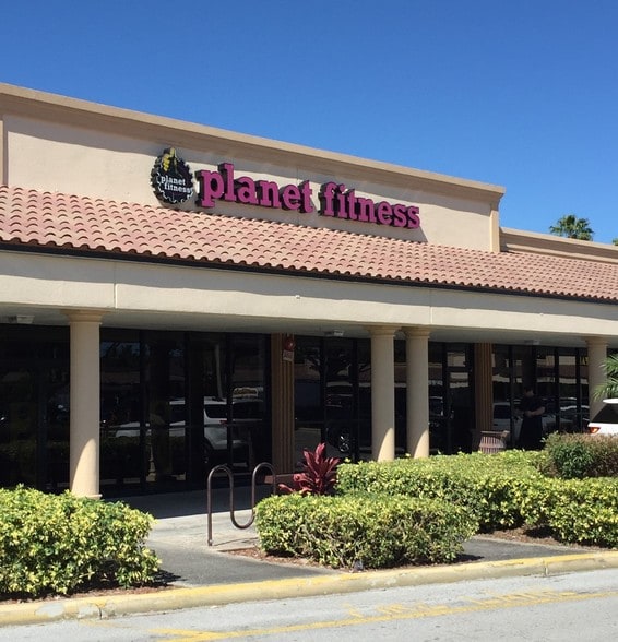 More Photos Of 18600-18760 NW 67th Ave, Miami Gardens Unknown For Lease