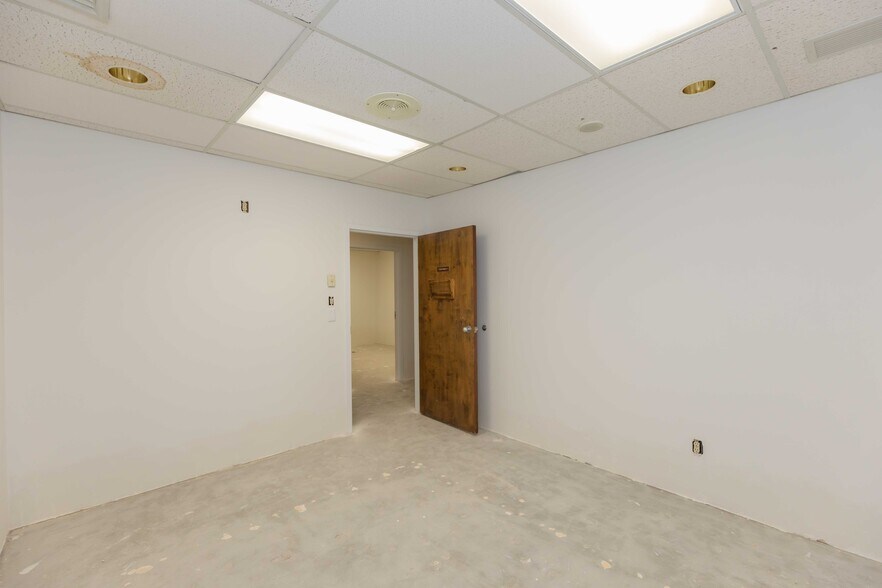 More Photos Of 7308 Fleming Ave, Amarillo Medical For Lease