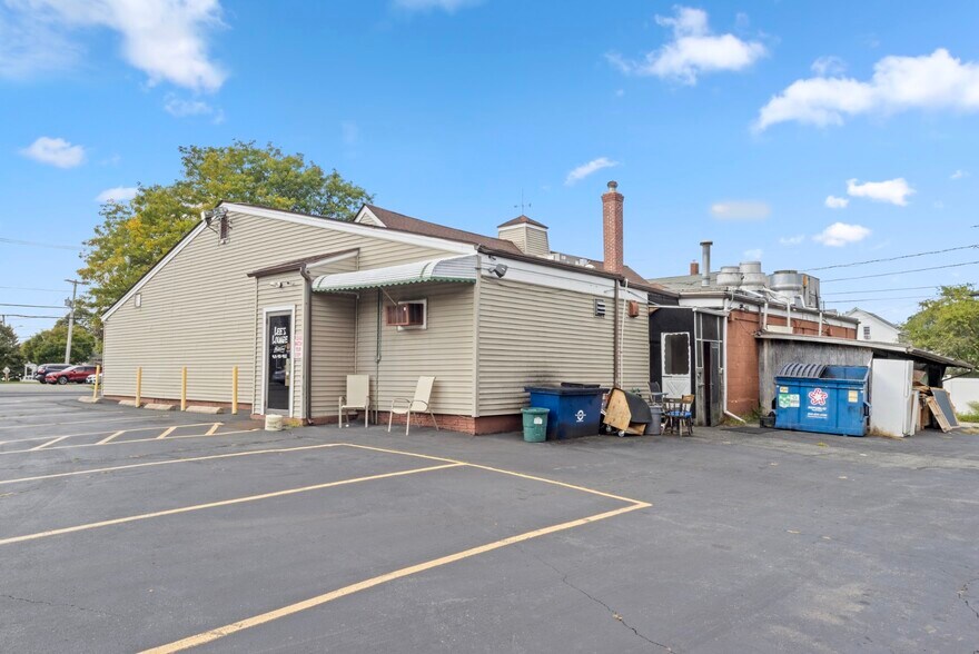 More Photos Of 376 Bullocks Point Ave, Riverside Restaurant For Sale