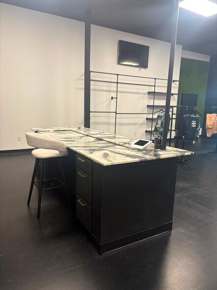 More Photos Of 10000 Emmett F Lowry Expy, Texas City Health Club For Lease