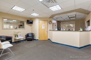 More Photos Of 454-456 Park St, Hartford Showroom For Lease