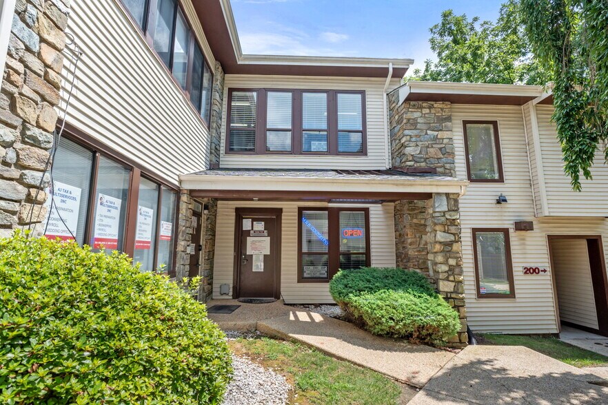 More Photos Of 101 Chestnut St, Gaithersburg Office For Sale