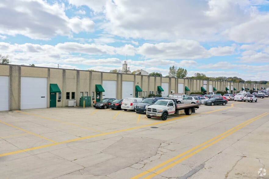 More Photos Of 450-588 W 5th Ave, Naperville Warehouse For Lease