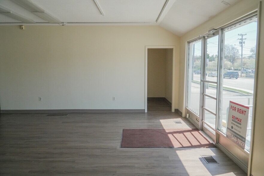 More Photos Of 124 E Main Rd, Middletown General Retail For Lease