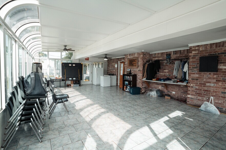 More Photos Of 8432 Park Place Blvd, Houston Office For Sale