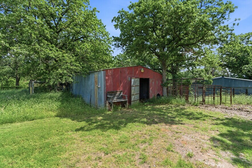 More Photos Of 3523 E Highway 199, Springtown Office For Sale