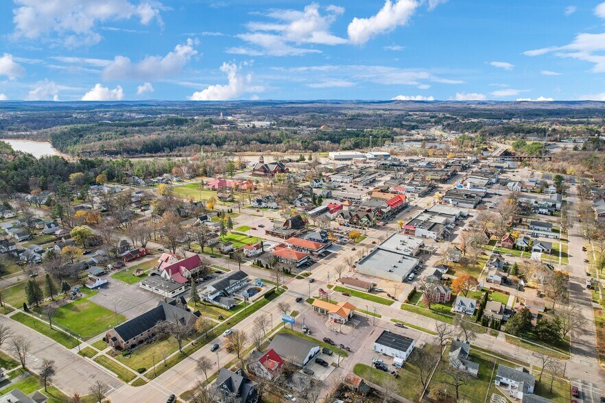 More Photos Of 613 Broadway, Wisconsin Dells Loft Creative Space For Sale