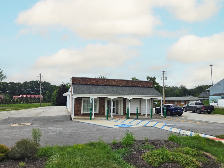 More Photos Of 9231 Chillicothe Rd, Kirtland Bank For Lease