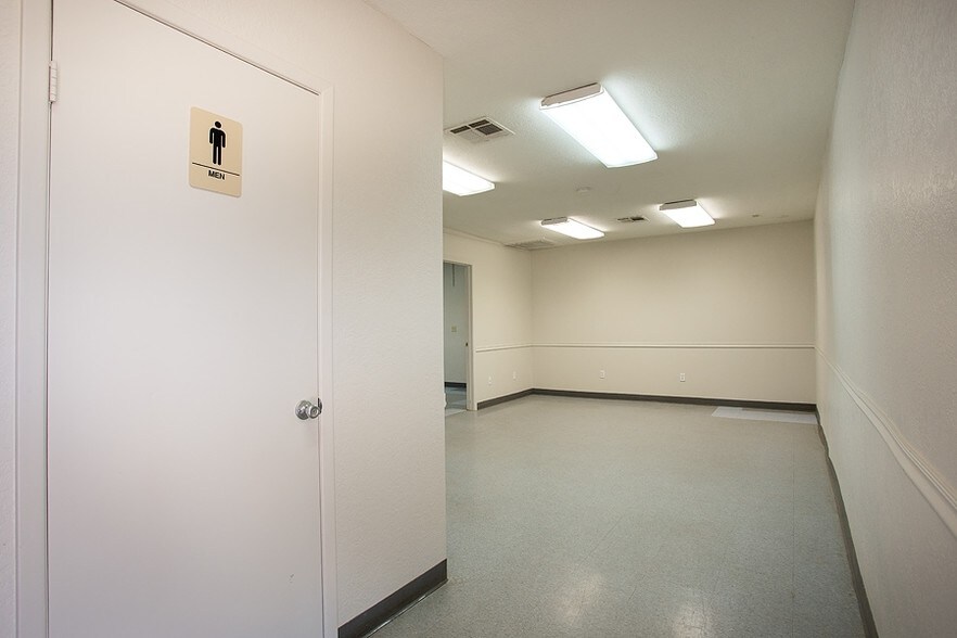 More Photos Of 3118 E McDowell Rd, Phoenix Office For Lease