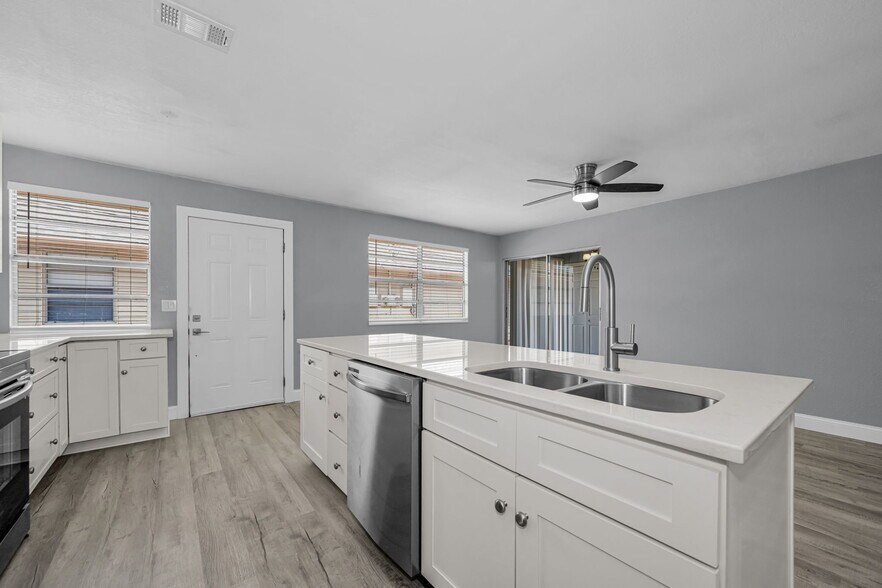More Photos Of 1231 Illinois Ave, Palm Harbor Apartments For Sale