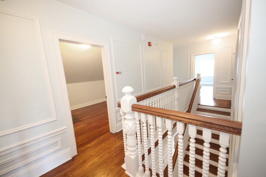 More Photos Of 12 Lotus Ave, Chester Specialty For Sale