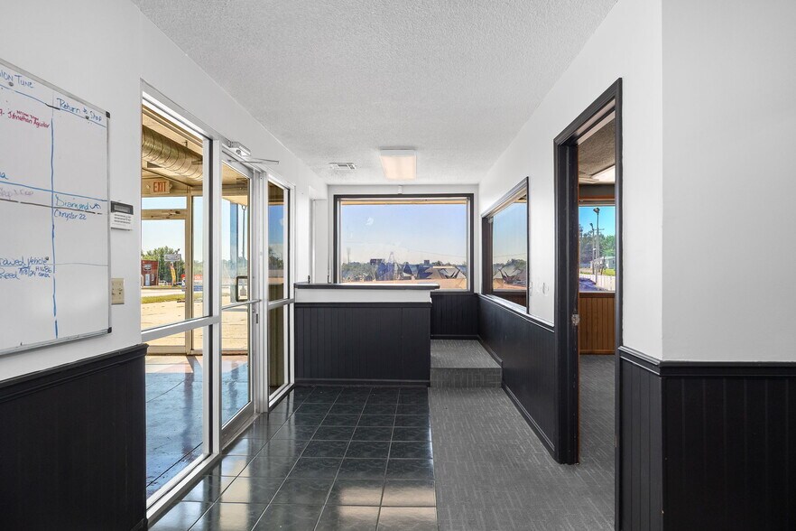 More Photos Of 1710 S Belt Hwy, Saint Joseph Auto Dealership For Sale