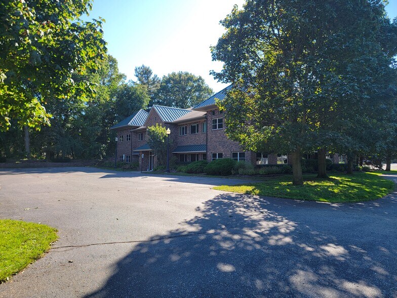 More Photos Of 12930 James St, Holland Medical For Lease