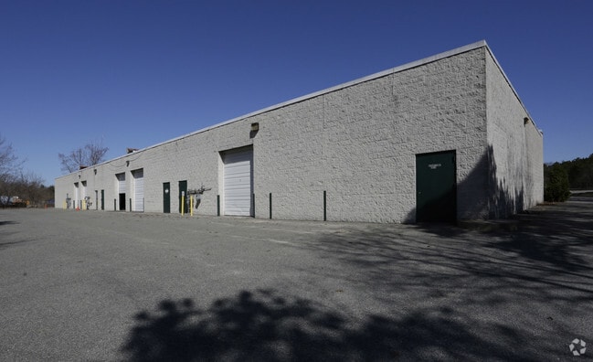 More Photos Of 5000-5014 Veterans Memorial Hwy, Holbrook Research And Development For Lease