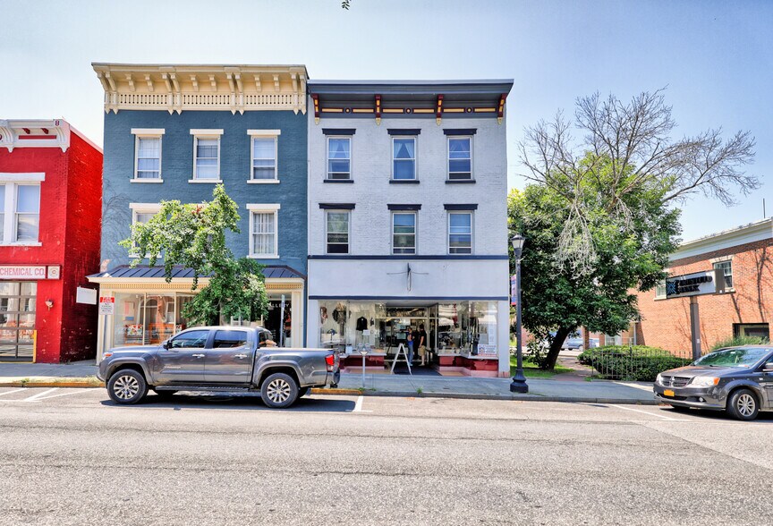 More Photos Of 511 Warren St, Hudson Storefront Retail Residential For Sale