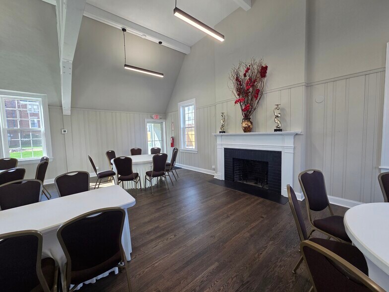 More Photos Of 44 4th St NW, Pulaski Office For Sale