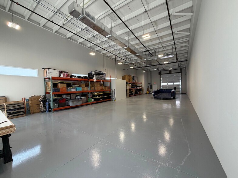 More Photos Of 16350 Innovation Ln, Fort Myers Light Distribution For Sale