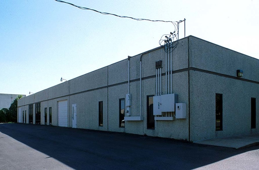 More Photos Of 2211 Denton Dr, Austin Warehouse For Lease