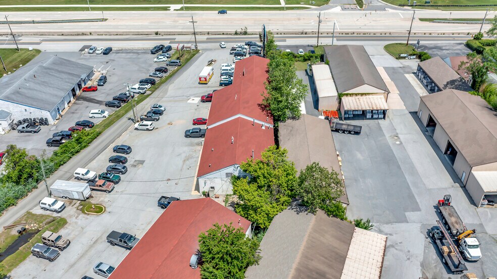 More Photos Of 2213 Ogletown Rd, Newark Warehouse For Lease