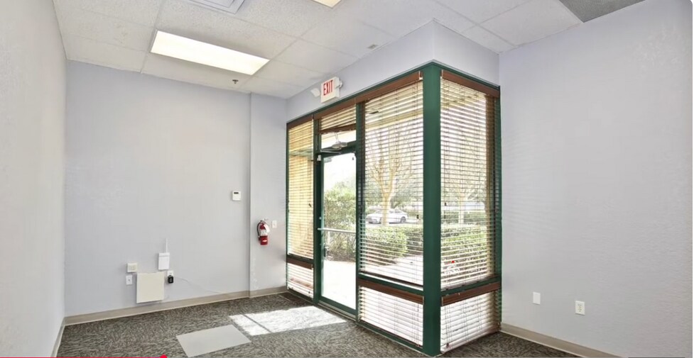 More Photos Of 6881 Kingspointe Pky, Orlando Flex For Lease