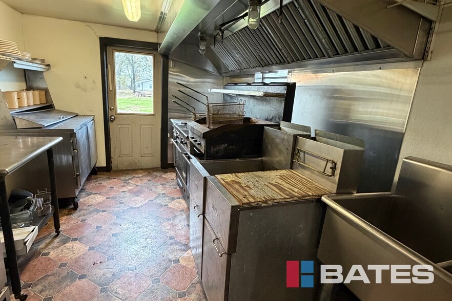 More Photos Of 653 Sardis St, Midlothian Restaurant For Lease