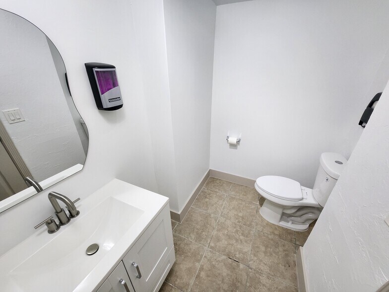 More Photos Of 650 NW 105th St, Miami Warehouse For Lease