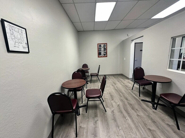 More Photos Of 5957 W Northern Ave, Glendale Unknown For Lease