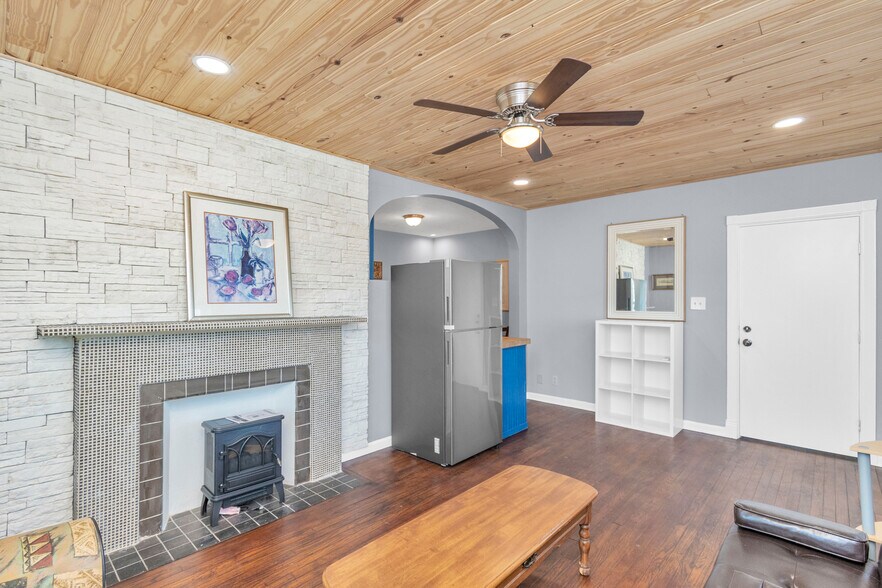 More Photos Of 915 8th St, Galveston Apartments For Sale
