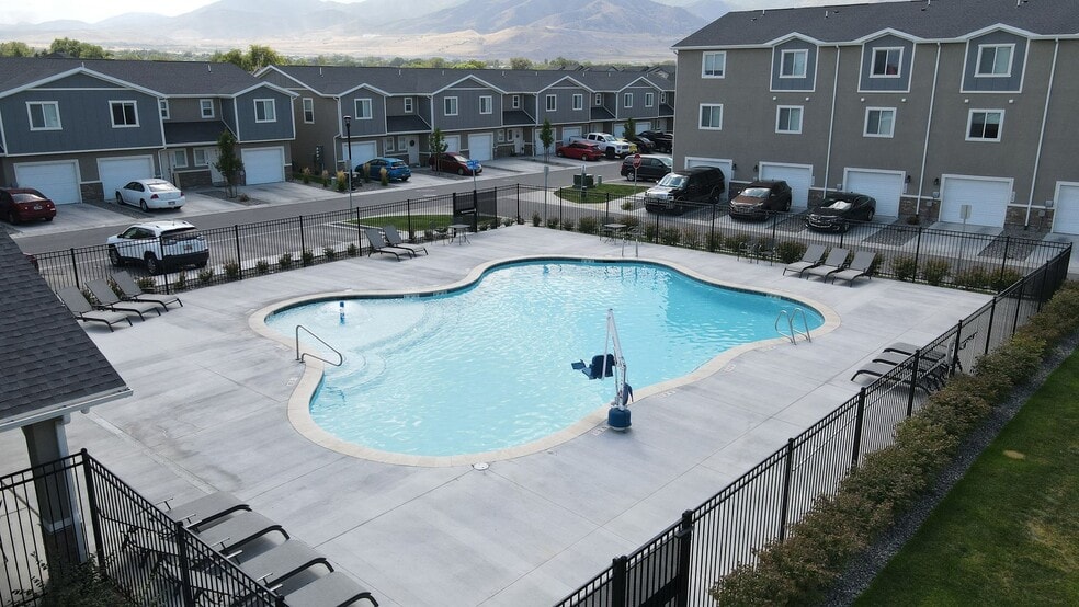More Photos Of 7337 W Louden Grove Dr, Magna Apartments For Sale