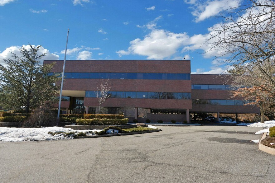 More Photos Of 100 Dutch Hill Rd, Orangeburg Medical For Lease