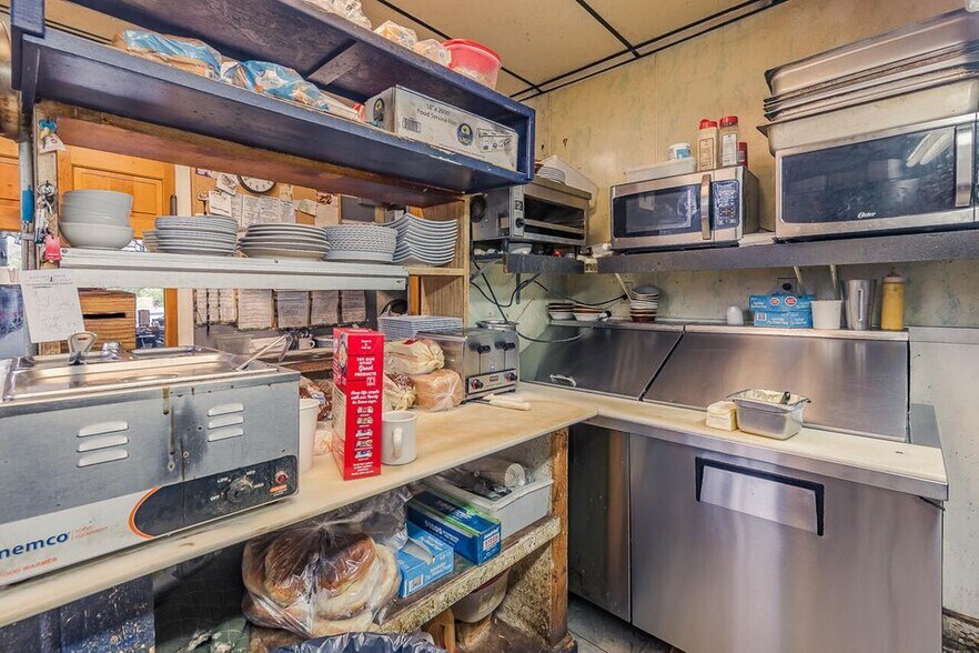 More Photos Of 1 William St, Hagaman Restaurant For Sale